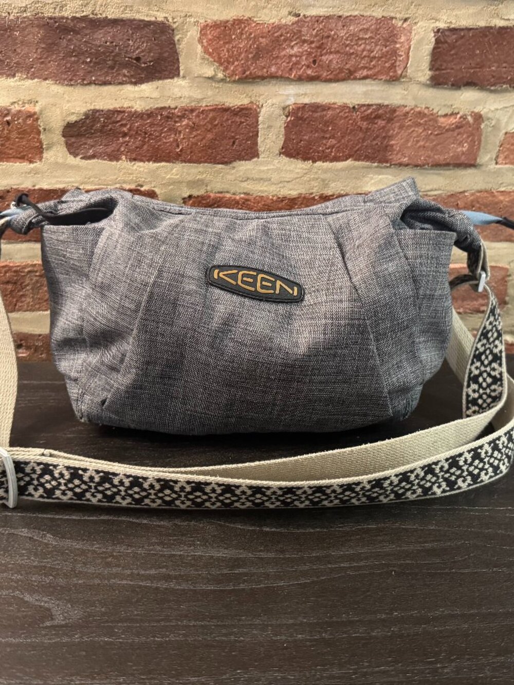 KEEN Chelsea Hipster crossbody bag/used great condition